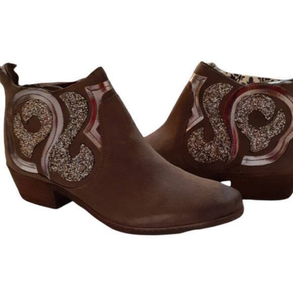 NEW Naughty Monkey Boots 8.5 Distressed Suede Leather Western Taupe Silver Bling